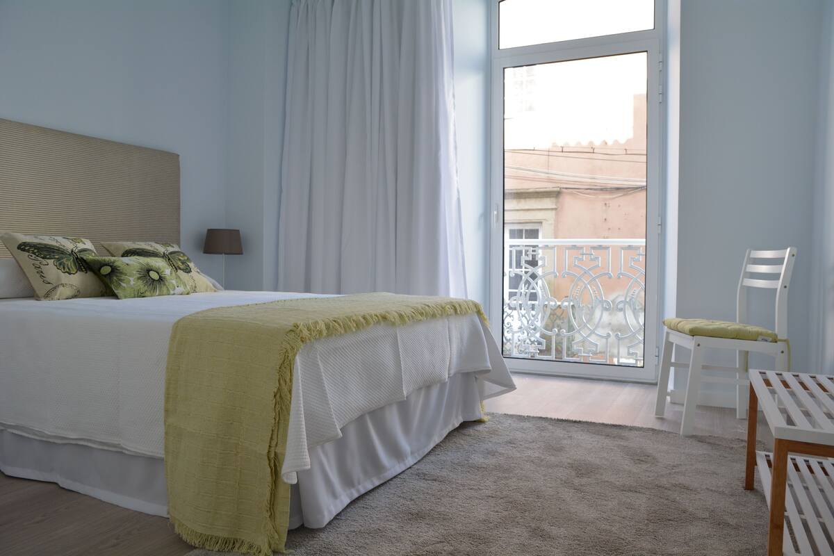 City Apartment | Iron/ironing board, WiFi (free)