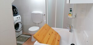 Combinació de dutxa i banyera, bidet i sabó 