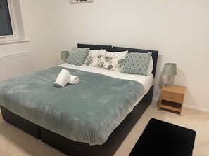 Apartment | 2 bedrooms, iron/ironing board, free WiFi, bed sheets - 2BR Apt-sleeps 5-accessible-central Dartford (Dartford)