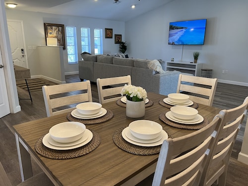 New! Fully Renovated 3/2 Luxury Vacation Home