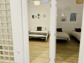 2 slaapkamers, een bureau, geluiddichte muren