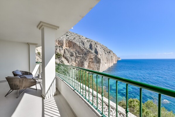Property grounds - 2 bedroom modern apartment in ALTEA WITHIN the SEA (Pueblo Mascarat, Altea)