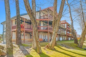 Exterior - Riverfront in Helen ★ Summer Grilling + Hot Tub Nights ★ Downtown (Helen)