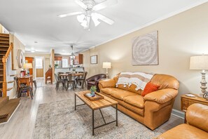 スマートテレビ、暖炉、テレビゲーム、書庫