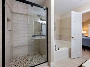 Combined shower/tub, jetted tub, hair dryer, towels