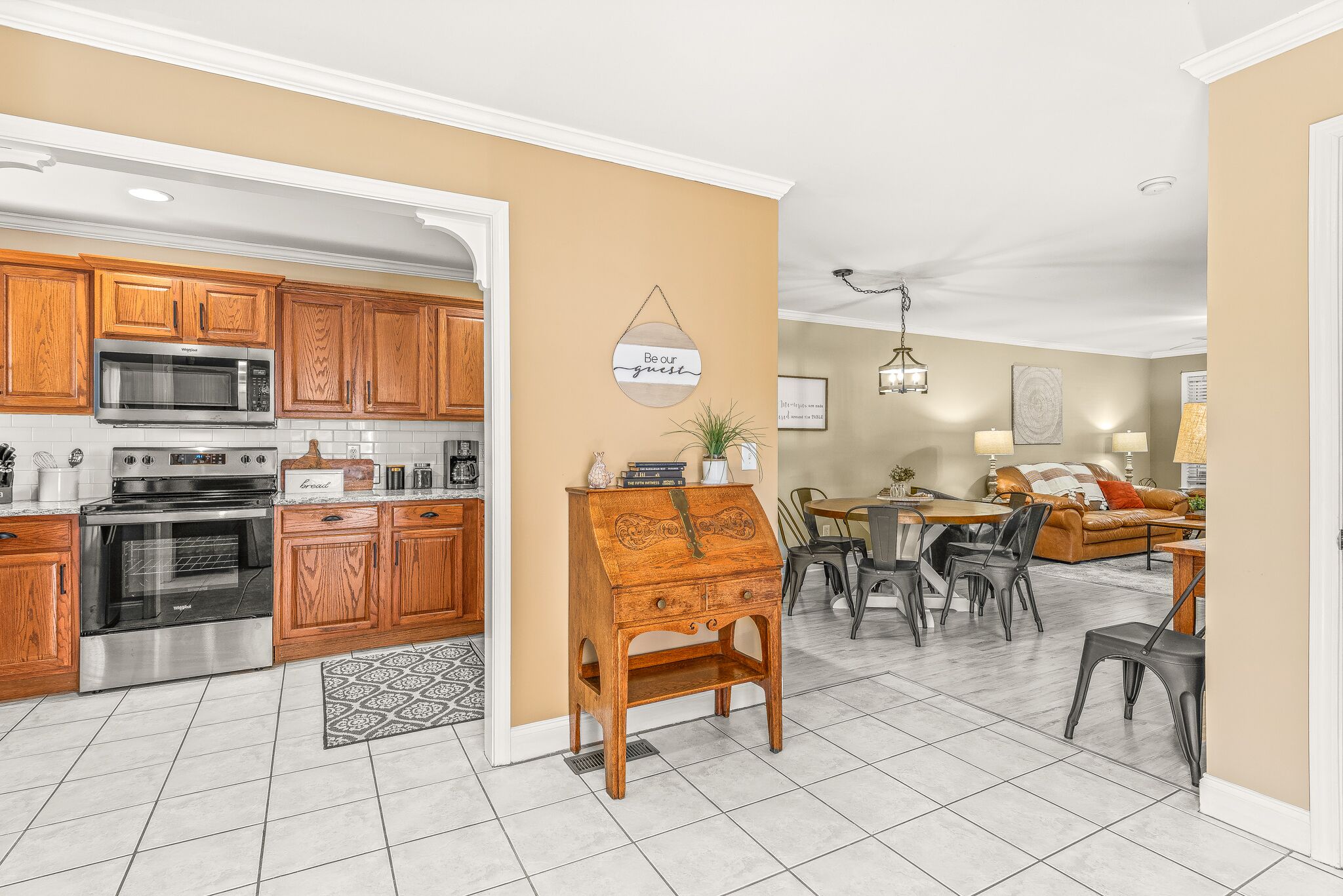 Downtown Helen - 3 Decks on the River w/ HOT TUB