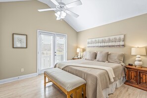 4 habitaciones, tabla de planchar con plancha, wifi y ropa de cama 