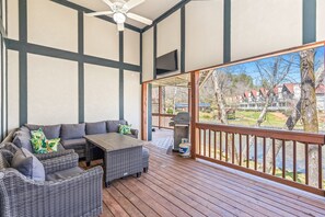 スマートテレビ、暖炉、テレビゲーム、書庫