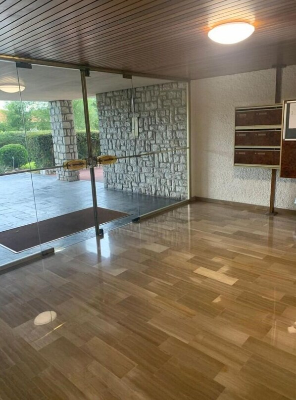 المنشأة من الداخل