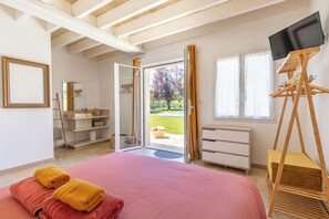 4 chambres, fer et planche à repasser, Wi-Fi gratuit, draps fournis