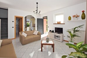 TV, stereo - Margherita, Colico, Italy (Colico)