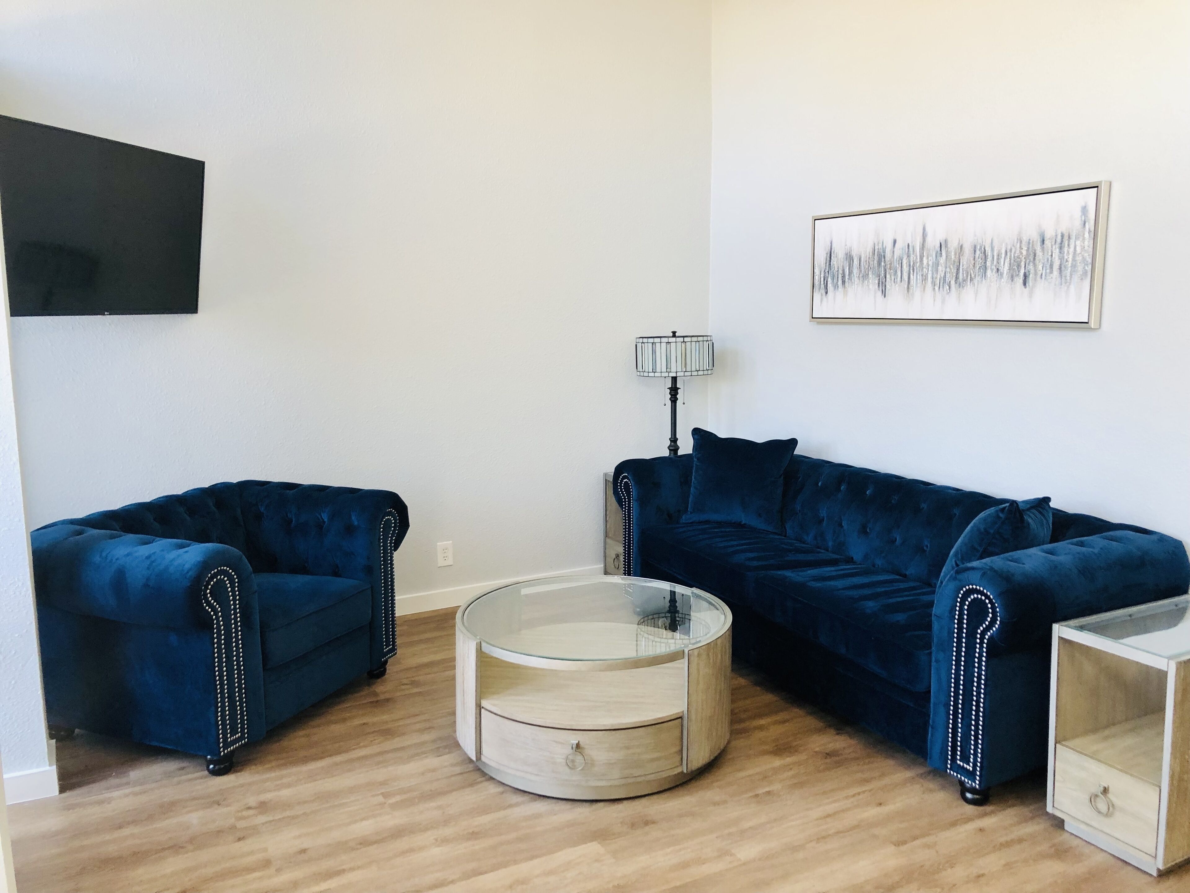 Newly Remodeled Modern Home - 5 min from lake, marina, and pool!