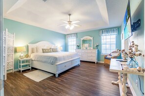 4 soverom, strykejern/-brett, wi-fi (inkludert) og sengetøy