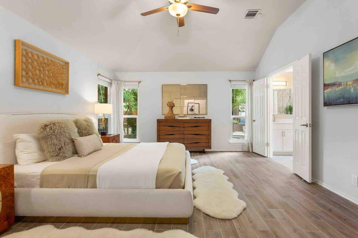 5 sovrum, skrivbord, strykjärn/strykbräda och resesäng