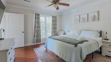 7 slaapkamers, een bureau, een strijkplank/strijkijzer, gratis wifi