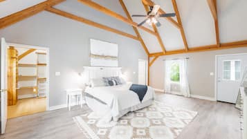 6 bedrooms, desk, free WiFi, bed sheets