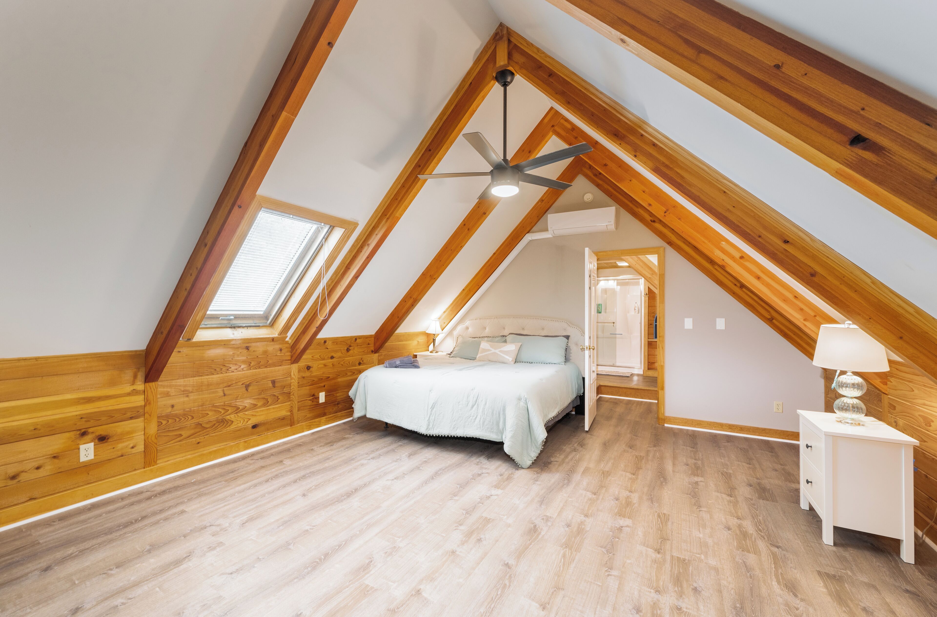 6 sovrum, skrivbord, gratis wi-fi och sängkläder