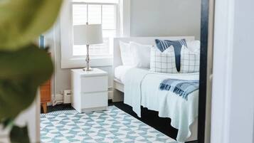 6 bedrooms, iron/ironing board, WiFi, bed sheets