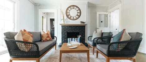 TV, fireplace