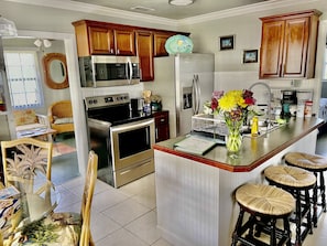 ثلاجة، ميكروويف، فرن، موقد طهي مسطح