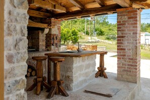 Outdoor dining - Villa Hillside with Pool (Vižinada)