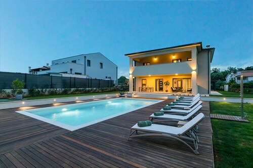 Villa Charm with Pool