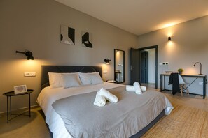 4 عدّة غرف نوم ومكواة/لوح كي وواي فاي مجانًا وملاءات أسرّة