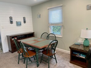 Dining - Bayside 3-bedroom cozy house (Ocean City)