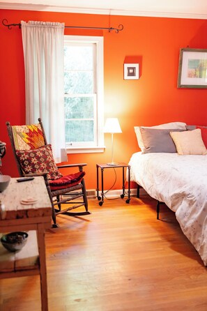 3 makuuhuonetta, silitysrauta/-lauta, ilmainen Wi-Fi, vuodevaatteet