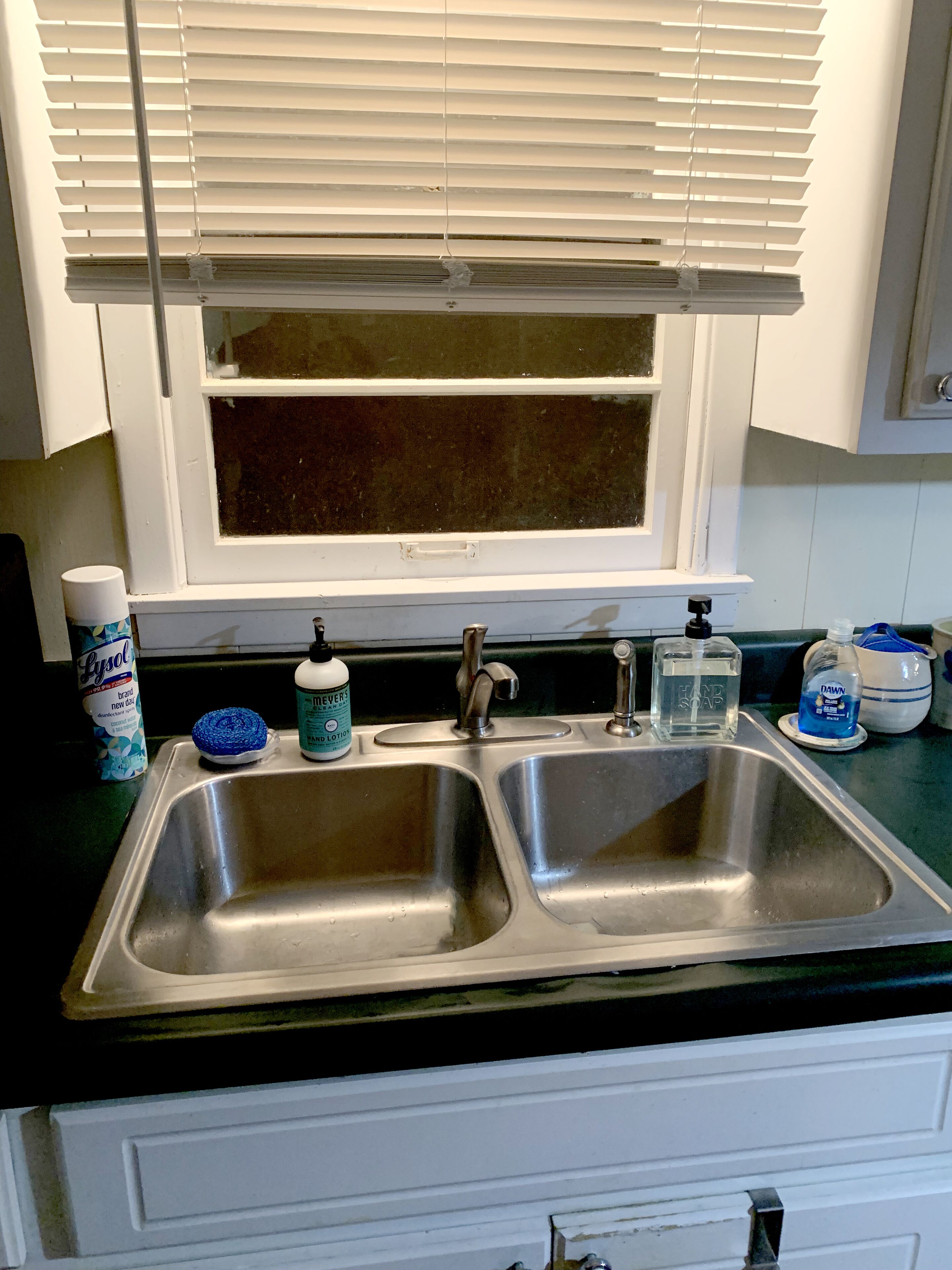 Artsy, relaxed home! 1mi to Square, 2mi to Campus