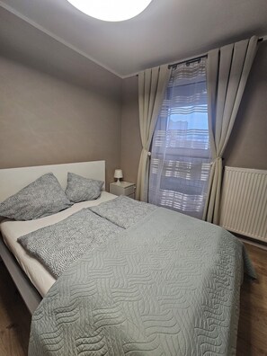 1 habitación, escritorio, wifi gratis y ropa de cama 