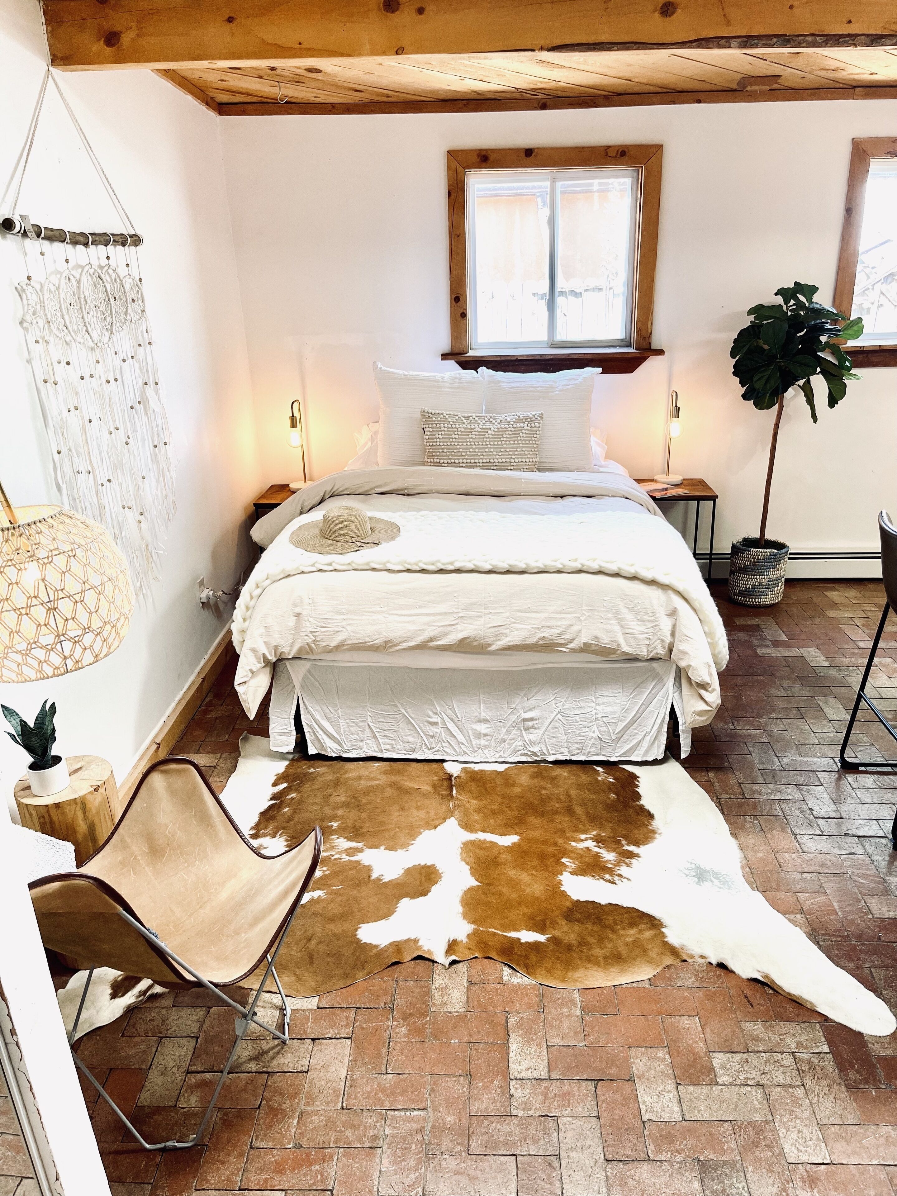 Light and Bright Studio located blocks from charming Santa Fe Plaza!