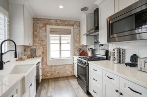 冰箱、微波炉、烤箱、炉灶