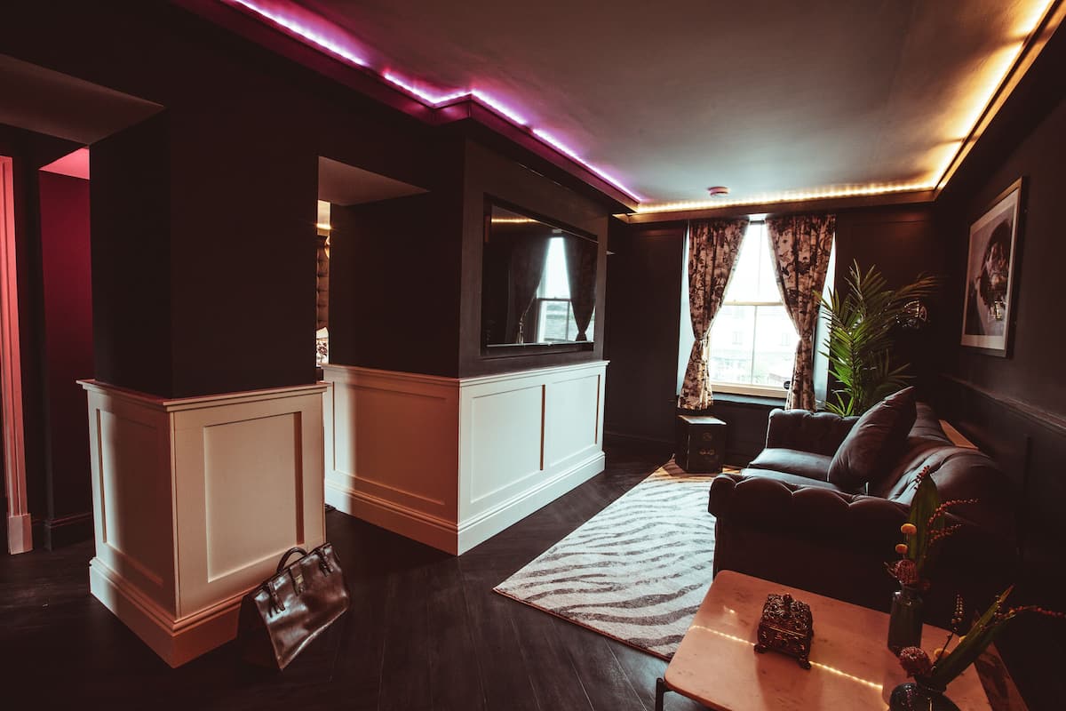 The Bank Manager's Office | Living area | 40-inch Smart TV with satellite channels, TV, iPad