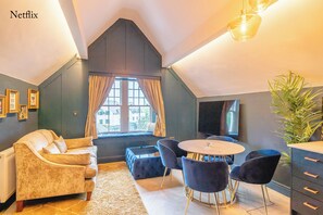 The Clearing Lounge | Living room