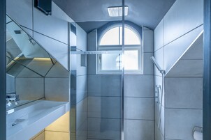 Wall Street Apartment | Bathroom | Shower, rainfall showerhead, hair dryer, towels