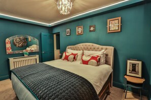 Individually decorated, individually furnished, desk, free WiFi - The Rockefeller Apartments (Windermere)