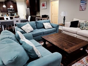 Smart TV, computer monitors, printers - Four bedroom beach house 10mins from beach (Navarre)