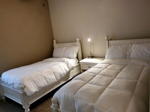 4 bedrooms, desk, iron/ironing board, free WiFi