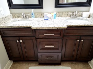 Combinazione doccia/vasca, carta igienica