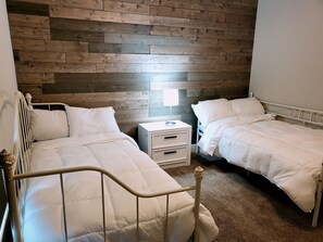 4 camere, una scrivania, ferro/asse da stiro, Wi-Fi gratuito