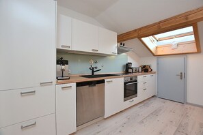 Kühlschrank, Ofen, Herdplatte, Geschirrspüler