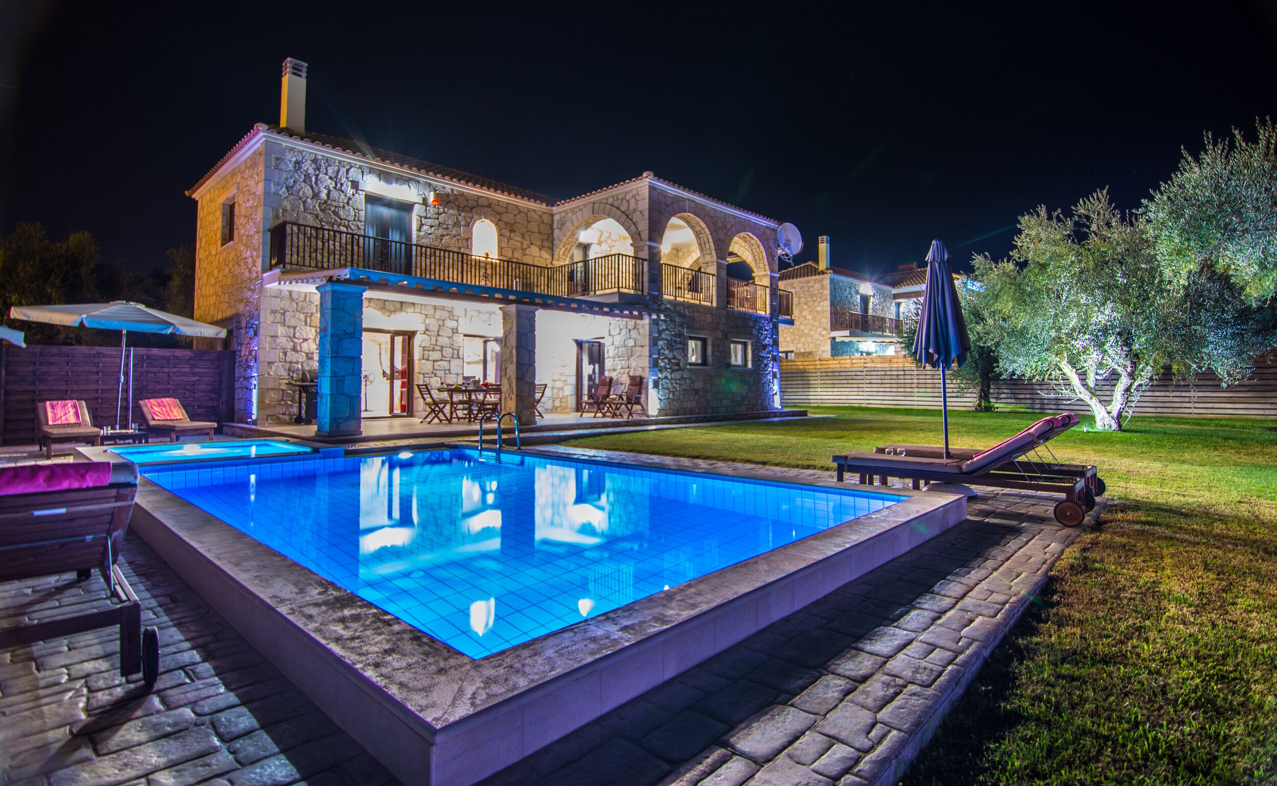 حمّام سباحة خارجي