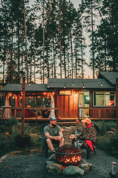 Tiny Cabin in the Woods | Hot Tub & Alpaca Rescue