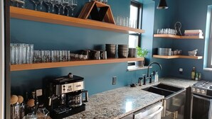 Kaffetrakter/tekoker, kjøleskap, mikrobølgeovn og ovn