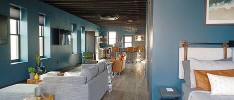 Televisie, tafelvoetbal en een stereo