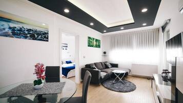 Televisor, videojocs, videoteca i estèreo