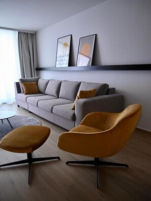 TV - Boutique Apartment Petra - One Bedroom Apartment with Balcony (Dubrovnik)