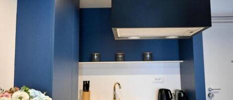 Kjøleskap, mikrobølgeovn, ovn og oppvaskmaskin