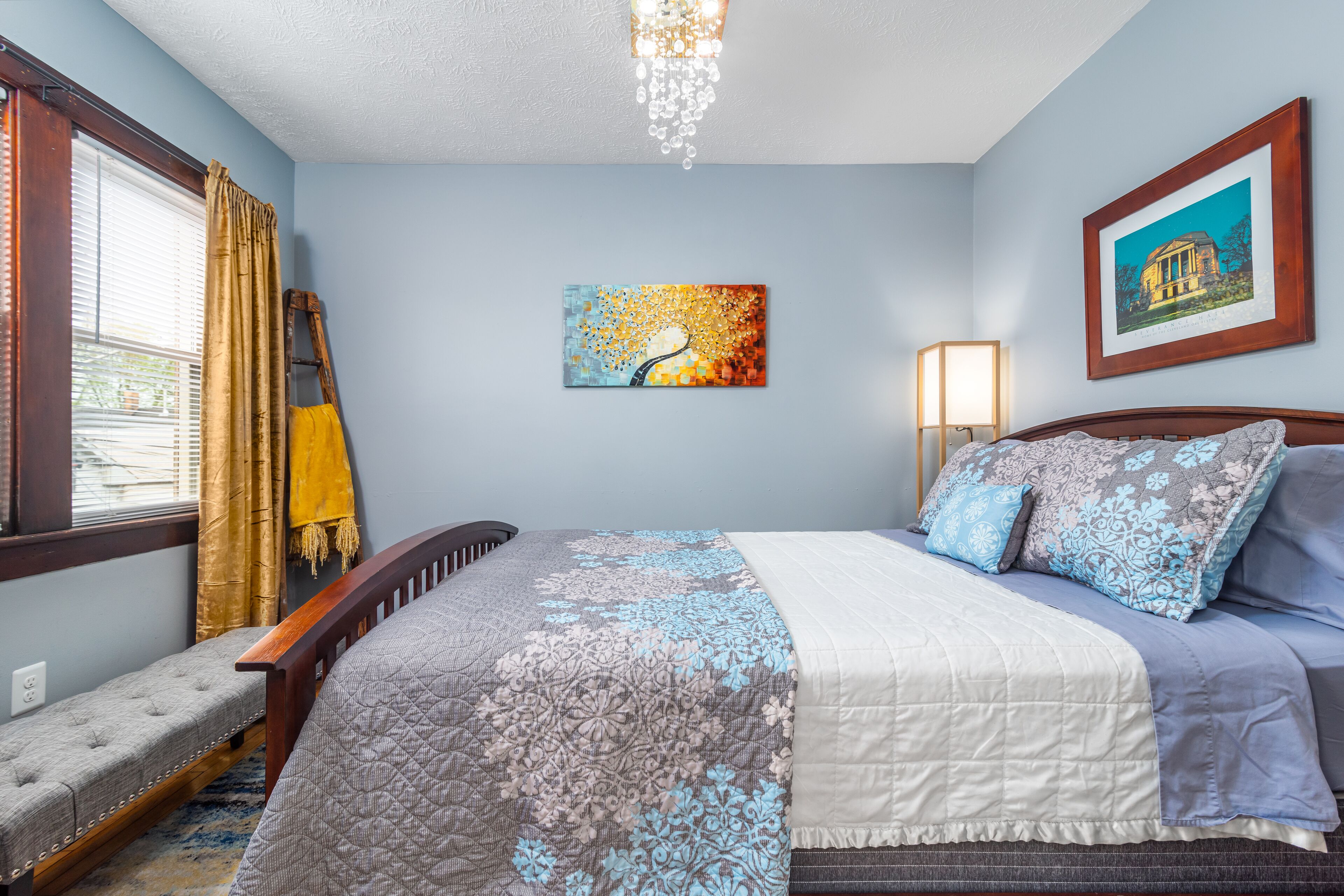 Tremont  1BR  Pet Friendly, Private w/dedicated workspace and soaking tub!